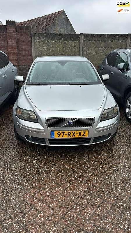 Grijs Occasion 2005 Volvo S40 Momentum Sedan | € 2.950 (Iets duurder) - Afbeelding 1/4