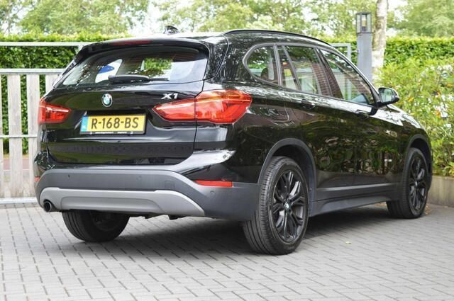 Zwart Gebruikt 2016 BMW X1 Executive SUV | € 15.400 (Eerlijke prijs) - Afbeelding 1/4
