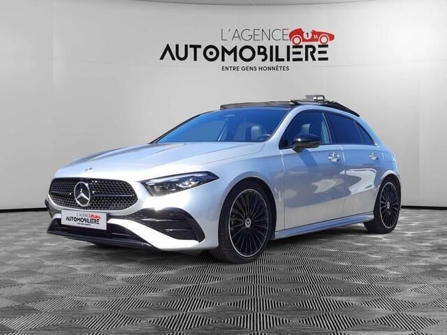 Grijs Gebruikt 2024 Mercedes A180 AMG line Sedan | € 33.990 (Eerlijke prijs) - Afbeelding 1/4