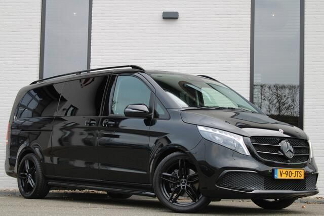 Zwart Gebruikt 2023 Mercedes V300 MPV | € 62.950 (Eerlijke prijs) - Afbeelding 1/4
