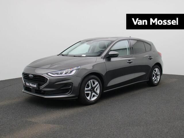 Grijs Gebruikt 2022 Ford Focus Sedan | € 17.900 (Eerlijke prijs) - Afbeelding 1/4