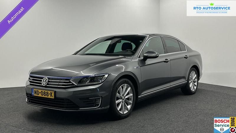 Grijs Occasion 2016 VW Passat GTE Sedan | € 16.199 (Eerlijke prijs) - Afbeelding 1/4