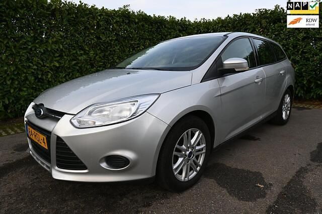 Grijs Gebruikt 2011 Ford Focus Trend Stationwagen | € 3.950 (Eerlijke prijs) - Afbeelding 1/4