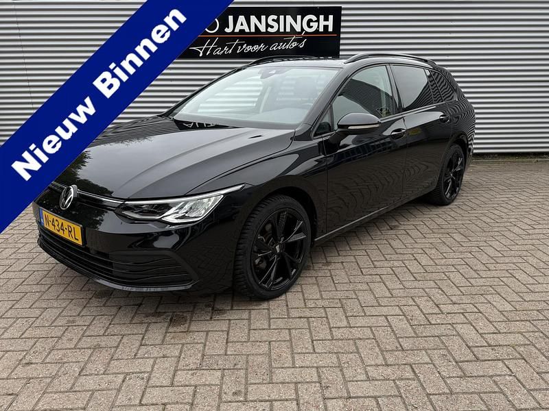 Zwart Gebruikt 2022 VW Golf VIII Life Stationwagen | € 19.945 (Eerlijke prijs) - Afbeelding 1/4