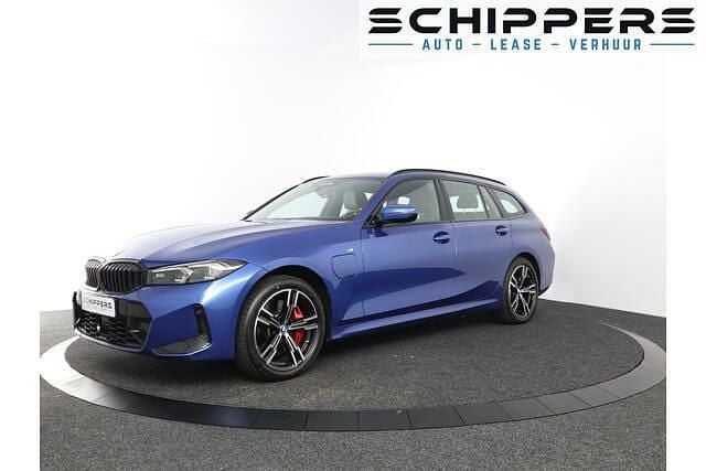 Blauw Gebruikt 2024 BMW 330 M Sport Stationwagen | € 49.900 (Eerlijke prijs) - Afbeelding 1/4