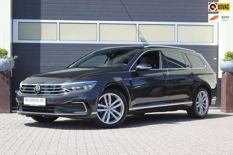 Grijs Gebruikt 2020 VW Passat Business Stationwagen | € 23.400 (Goede deal) - Afbeelding 1/4