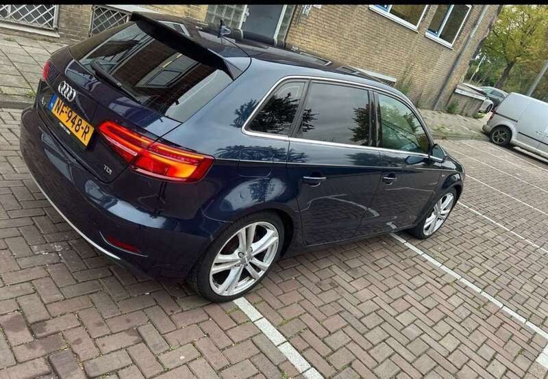Blauw Gebruikt 2017 Audi A3 Sport Hatchback | € 12.000 (Eerlijke prijs) - Afbeelding 1/4