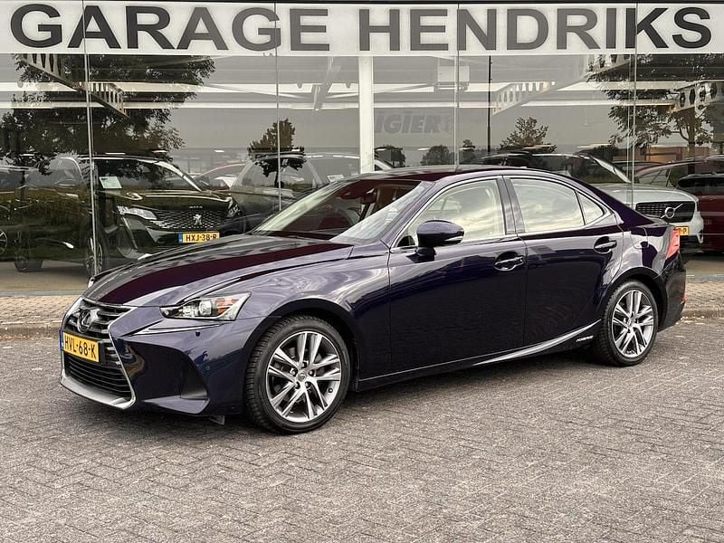Blauw Occasion 2019 Lexus IS300h Luxury Line Sedan | € 25.845 (Goede deal) - Afbeelding 1/4