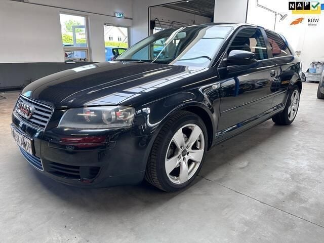 Zwart Gebruikt 2003 Audi A3 Attraction Hatchback | € 2.850 (Eerlijke prijs) - Afbeelding 1/4