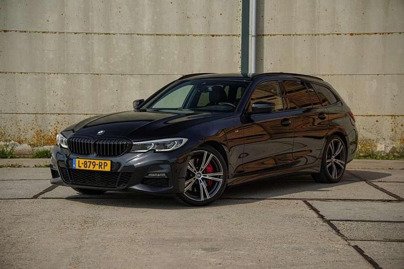 Zwart, metallic lak Gebruikt 2021 BMW 330 Efficient Dynamics Stationwagen | € 37.950 (Duur) - Afbeelding 1/4