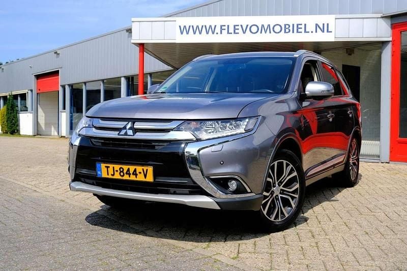 Grijs Gebruikt 2018 Mitsubishi Outlander Instyle SUV | € 17.950 (Eerlijke prijs) - Afbeelding 1/4