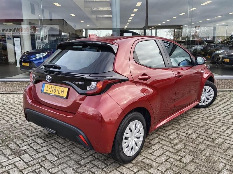 Occasion Toyota Yaris Hybrid Active 2021 Rood (metallic) Hatchback