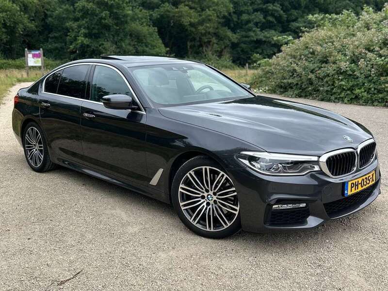 Grijs Gebruikt 2017 BMW 530 Executive Sedan | € 28.500 (Duur) - Afbeelding 1/4