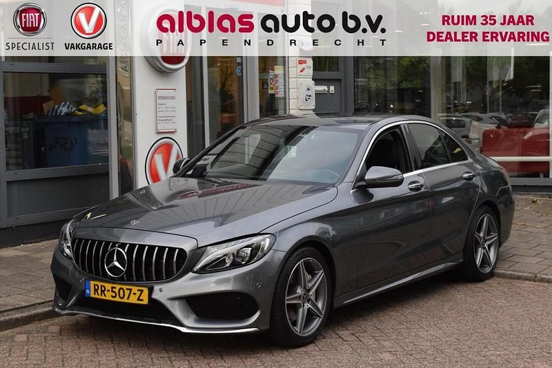 Grijs Gebruikt 2018 Mercedes C180 AMG Sedan | € 25.950 (Eerlijke prijs) - Afbeelding 1/4