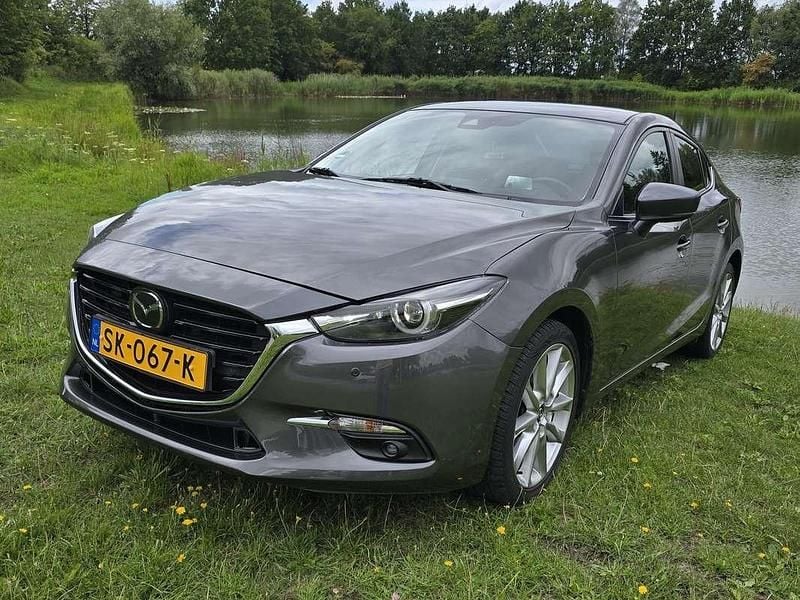 Grijs Gebruikt 2018 Mazda 3 Sedan | € 15.000 (Goede deal) - Afbeelding 1/4