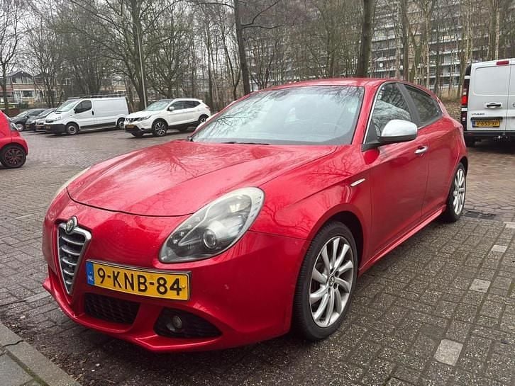 Occasion Alfa Romeo Giulietta Business 170 PK (125 kW) 2013 Rood Hatchback