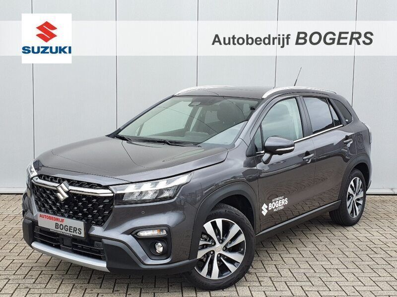 Grijs Gebruikt 2023 Suzuki SX4 S-Cross Style SUV | € 30.840 (Iets duurder) - Afbeelding 1/4