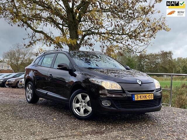 Bruin Occasion 2013 Renault Mégane GrandTour Expression Stationwagen | € 4.975 (Eerlijke prijs) - Afbeelding 1/4