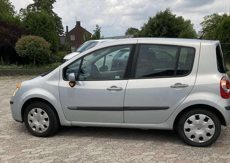 Grijs Gebruikt 2005 Renault Modus MPV | € 995 (Eerlijke prijs) - Afbeelding 1/4