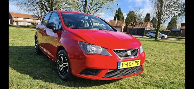 Rood Occasion 2013 Seat Ibiza Style MPV | € 4.750 (Eerlijke prijs) - Afbeelding 1/4
