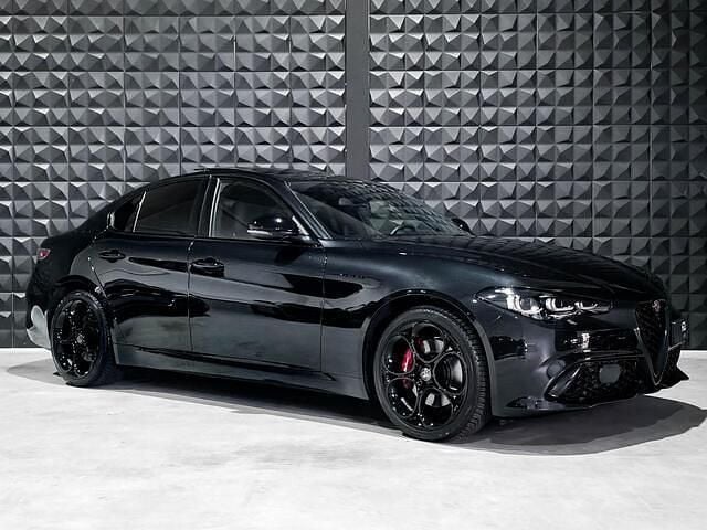 Zwart Gebruikt 2024 Alfa Romeo Giulia Veloce Sedan | € 53.900 (Super prijs) - Afbeelding 1/4