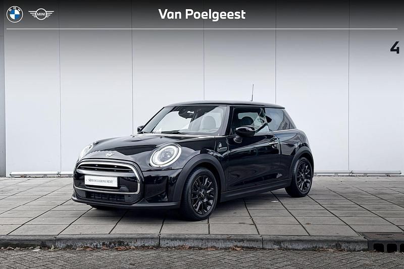 Midnight black ii Gebruikt 2023 Mini Cooper Classic Hatchback | € 23.900 (Eerlijke prijs) - Afbeelding 1/4