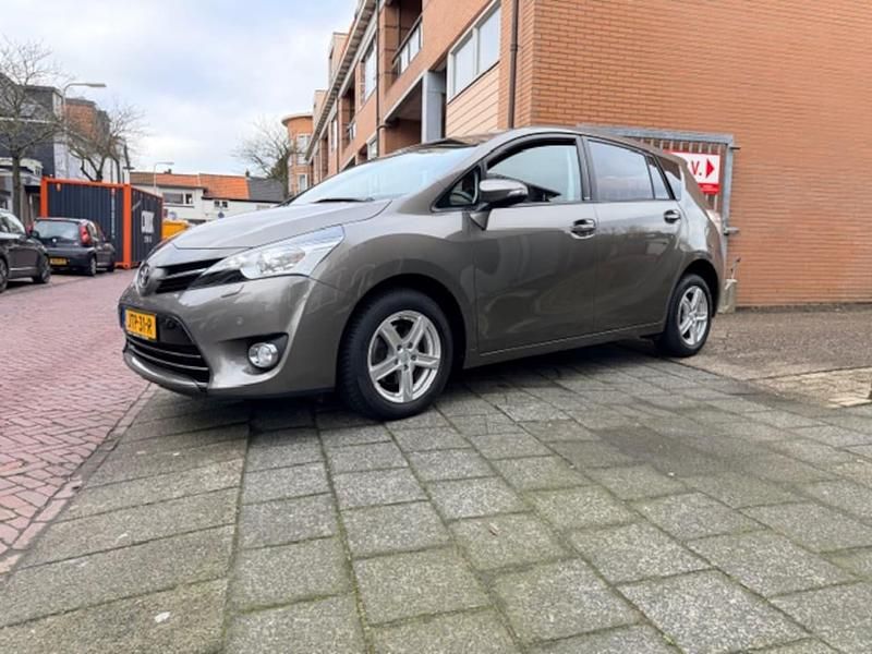 Grijs (metallic) Occasion 2018 Toyota Verso MPV | € 19.950 (Eerlijke prijs) - Afbeelding 1/4