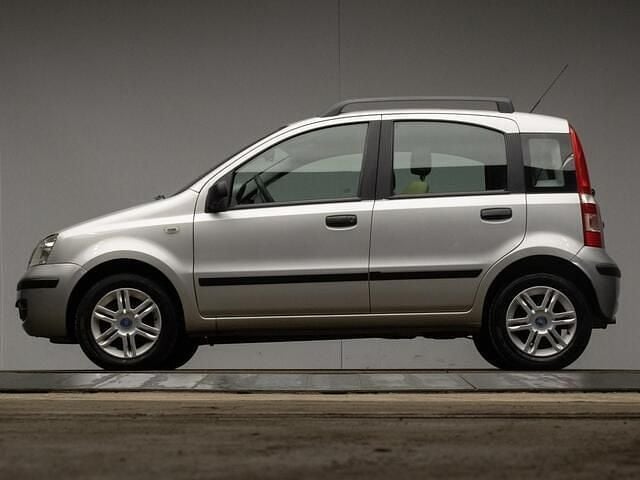 Grijs Gebruikt 2004 Fiat Panda Emotion Hatchback | € 1.945 (Eerlijke prijs) - Afbeelding 1/4
