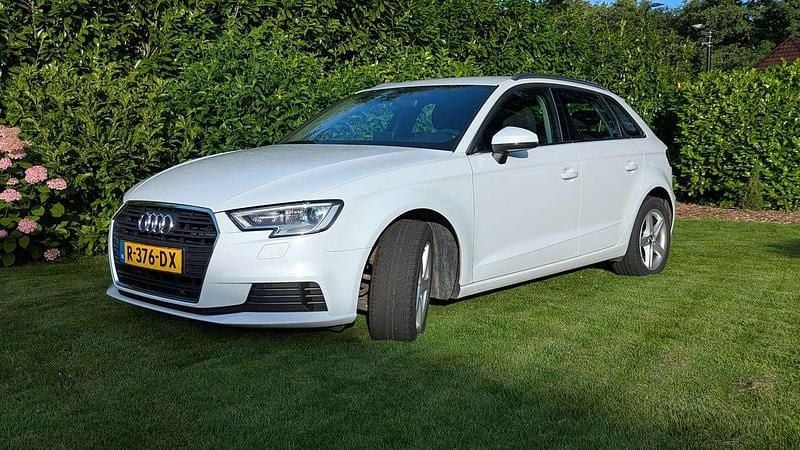 Wit Gebruikt 2018 Audi A3 Proline Hatchback | € 15.495 (Goede deal) - Afbeelding 1/4