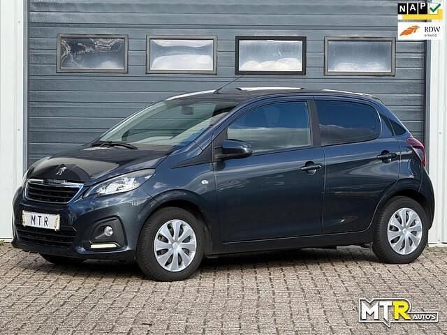 Grijs Gebruikt 2014 Peugeot 108 Allure Hatchback | € 4.650 (Eerlijke prijs) - Afbeelding 1/4