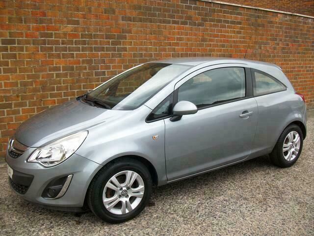 Grijs Gebruikt 2014 Opel Corsa SUV | € 8.300 (Duur) - Afbeelding 1/4