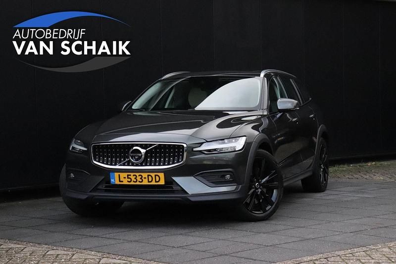 Grijs Gebruikt 2021 Volvo V60 CC Pro Stationwagen | € 42.850 - Afbeelding 1/4