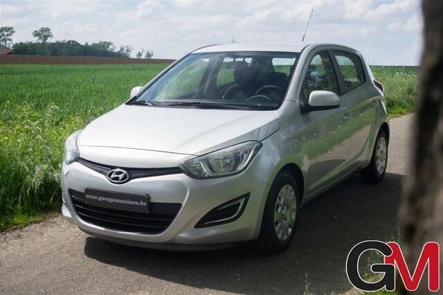 Grijs Gebruikt 2014 Hyundai i20 Comfort Sedan | € 5.999 (Eerlijke prijs) - Afbeelding 1/4