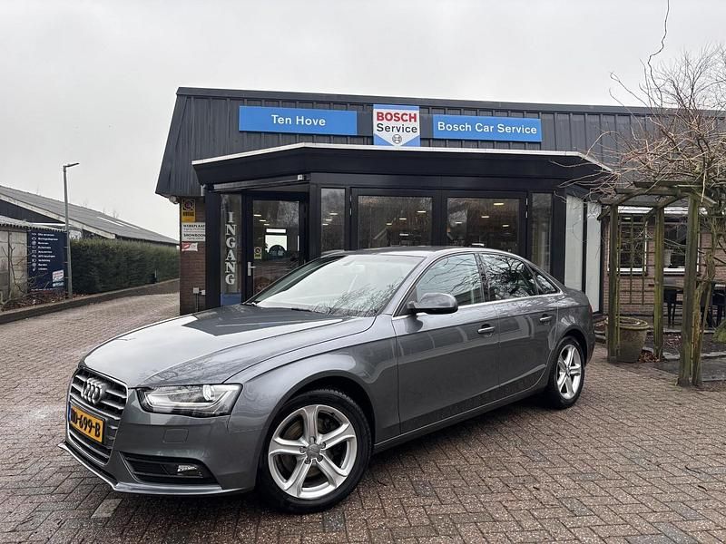 Grijs Occasion 2015 Audi A4 Sedan | € 13.245 (Eerlijke prijs) - Afbeelding 1/4