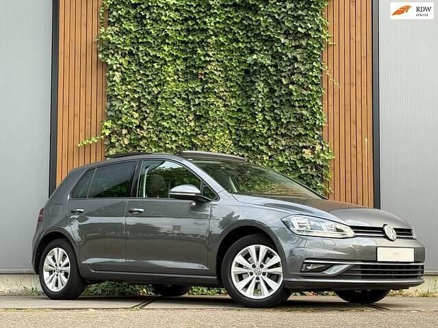 Grijs Gebruikt 2017 VW Golf VII Highline Hatchback | € 19.950 (Eerlijke prijs) - Afbeelding 1/4