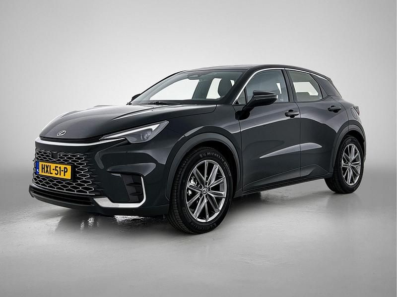 Zwart Gebruikt 2025 Lexus LBX SUV | € 39.950 (Eerlijke prijs) - Afbeelding 1/4