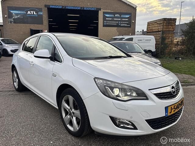 Wit Gebruikt 2010 Opel Astra Edition Hatchback | € 3.250 (Goede deal) - Afbeelding 1/4