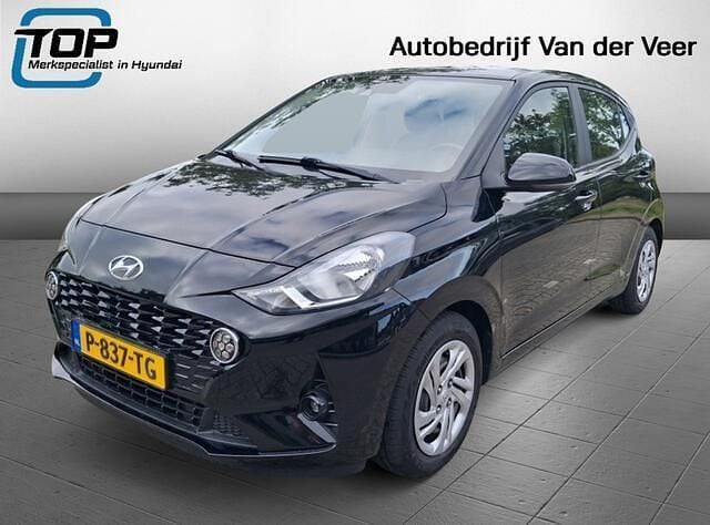 Zwart Gebruikt 2022 Hyundai i10 Comfort Hatchback | € 13.950 (Eerlijke prijs) - Afbeelding 1/4