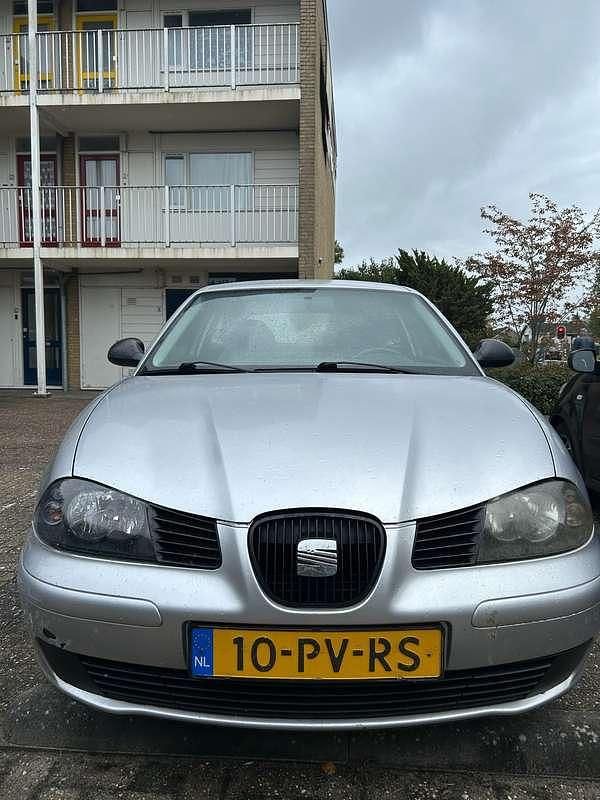 Zilver Gebruikt 2005 Seat Ibiza Stella Hatchback | € 800 (Goede deal) - Afbeelding 1/4