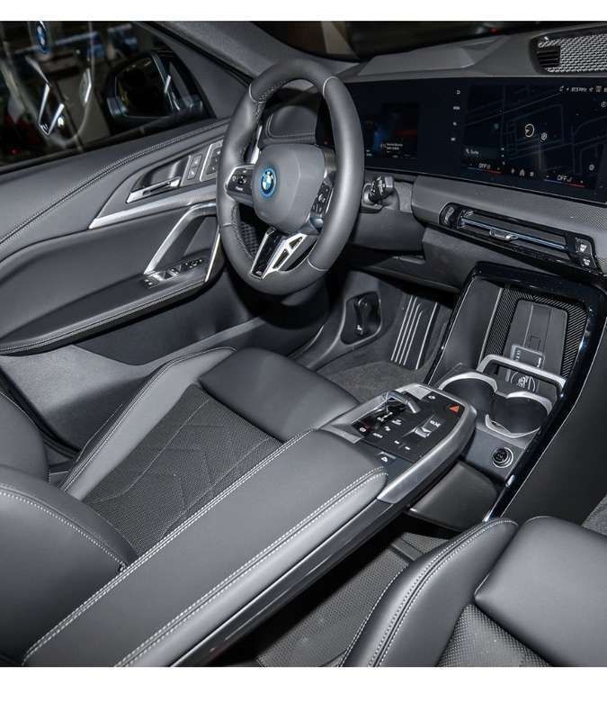 Zwart Gebruikt 2024 BMW iX1 SUV | € 52.450 (Duur) - Afbeelding 1/4