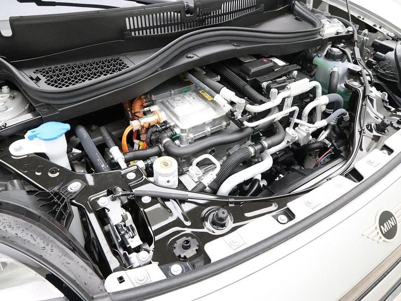 Occasion Mini Cooper Essential 135 kW (184 PK) 2025 Grijs Hatchback