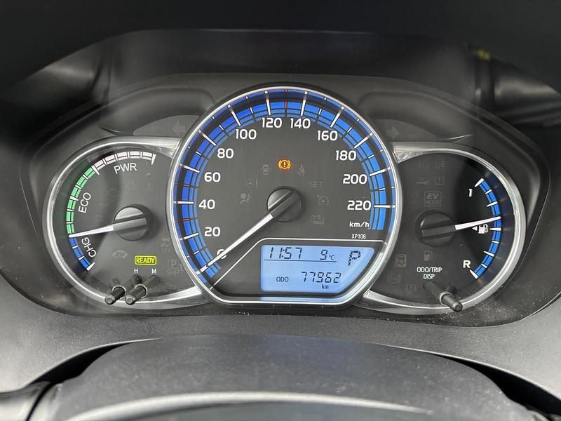 Occasion Toyota Yaris Hybrid 101 PK (74 kW) 2015 Blauw Hatchback