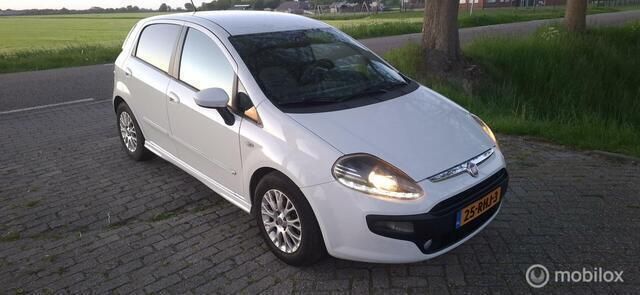 Wit Gebruikt 2011 Fiat Punto Evo Dynamic Hatchback | € 2.450 (Eerlijke prijs) - Afbeelding 1/4