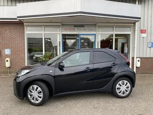 Gebruikt 2024 Toyota Aygo Play Hatchback | € 16.750 (Goede deal) - Afbeelding 1/4