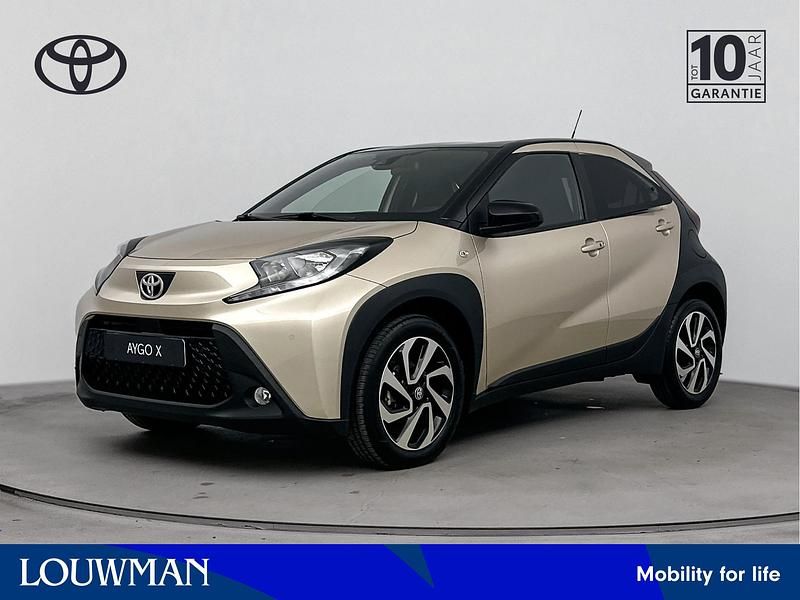 Geel Occasion 2024 Toyota Aygo X Play SUV | € 21.400 (Eerlijke prijs) - Afbeelding 1/4
