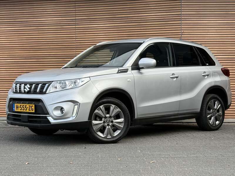 Grijs Gebruikt 2019 Suzuki Vitara SUV | € 18.400 (Eerlijke prijs) - Afbeelding 1/4