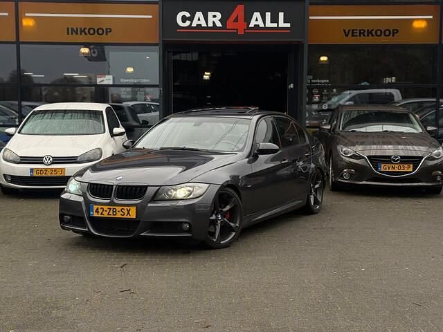 Grijs Gebruikt 2005 BMW 325 Executive Sedan | € 5.950 (Eerlijke prijs) - Afbeelding 1/4