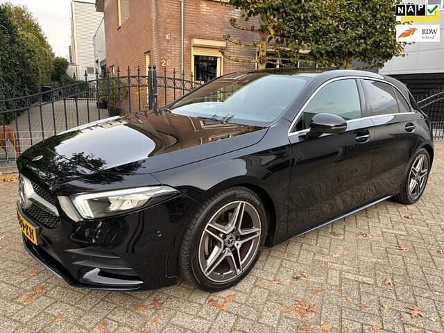 Zwart Gebruikt 2020 Mercedes A180 Business Hatchback | € 20.950 (Goede deal) - Afbeelding 1/4