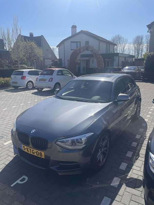Grijs Gebruikt 2013 BMW 135 Executive Hatchback | € 17.495 - Afbeelding 1/4