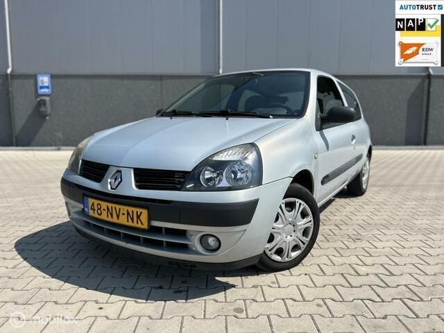 Grijs Gebruikt 2004 Renault Clio II Authentique Hatchback | € 1.749 (Eerlijke prijs) - Afbeelding 1/4